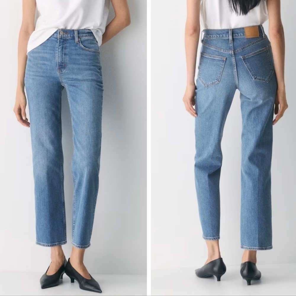 Aritzia Denim Forum Arlo High-Rise Straight Leg Light 28L Blue Jeans Size 26